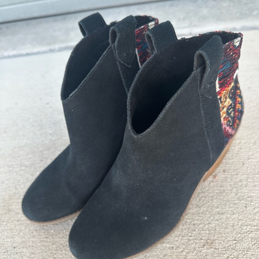 Toms Black and Multicolor Ankle Booties